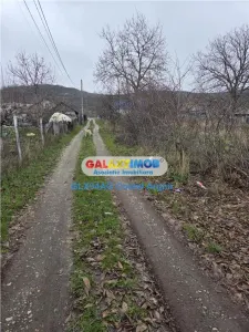 Vindem teren intravilan 1000 mp in Calinesti , dubla deschidere - Calinesti