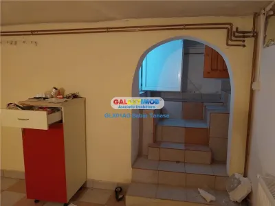 De Inchiriat Spatiu Comercial 50 mp  Central - foto 3