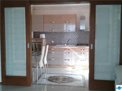 DE inchiriat apartament de lux cu garaj - foto 3