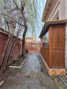 Casa Str. Democratiei - foto 13