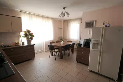 Vila eleganta cu piscina, teren generos si finisaje de calitate - foto 12