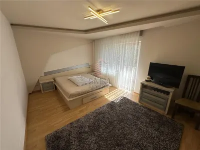 Apartament cu 3 camere, Rogerius de inchiriat - Oradea