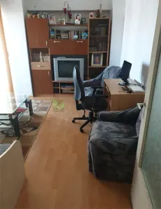 Apartament 3 camere Judetean,,decomandat,129000 Euro - Brasov