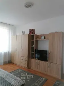 Garsoniera Astra Planete renovata 76500 Euro - Brasov