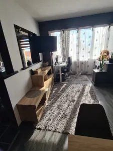 Apartament 3 camere Vlahuta renovat,mobilat,108000 Euro neg - Brasov