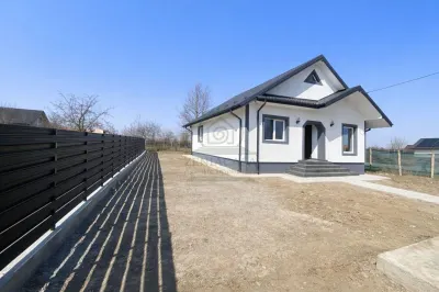 Casa in Voinesti iasi 3 camere, baie, bucatarie, ASFALT si CANALIZARE - foto 3