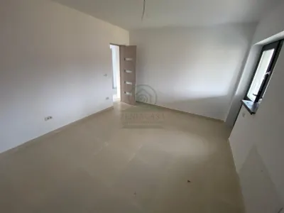 Casa Miroslava Ciurbesti 3 camere / CANALIZARE si ASFALT - foto 4