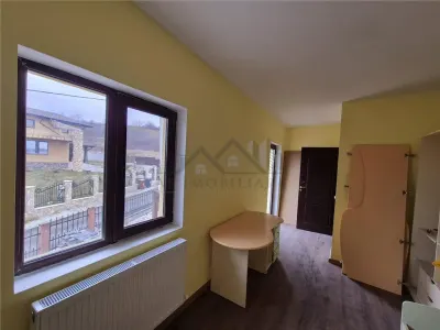 Casa de vanzare individuala cu garaj in Bucium - foto 7