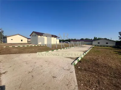 Ansamblu format din teren, platforma betonata si hale industriale, in Brazi, judetul Prahova. - Brazi