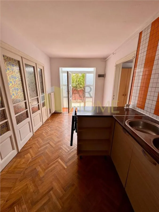 Casa 3 camere pentru activitati comerciale sau cazare muncitori, Ploiesti, zona centrala. - foto 9
