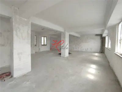 Inchiriere spatiu comercial, ultracentral, bloc total renovat. - foto 3