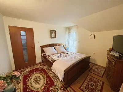 VIDEO | Casa cu 5 camere si curte ingrijita | Ideala pentru o familie | Lucian Blaga - foto 11