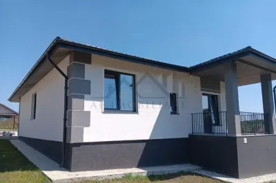 Miroslava Casa parter  Su 104mp teren 440mp  beci disponibila la cheie - Iasi