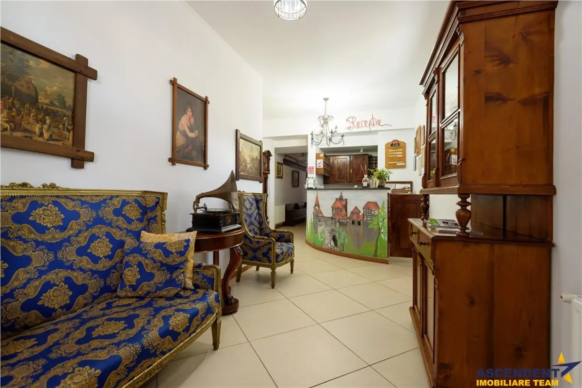 Pensiune cu restaurant, farmec aparte, concept italian, Central, Bran - foto 4