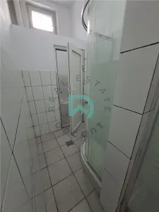 Imobil de închiriat – 18 camere | Ideal pentru muncitori, pensiune sau activități comerciale - foto 8