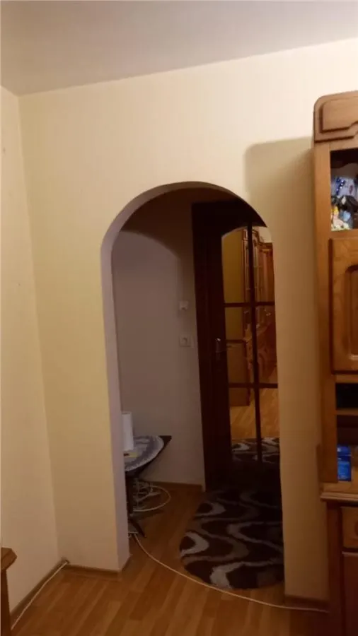 Apartament 2 camere semidecomandate,zona Cora - foto 4
