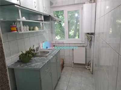 Apartament cu 3 camere semimobilat etaj 3 George Enescu - Suceava
