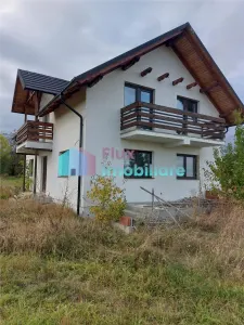 Casa cu 8450 mp teren in Solca - Solca