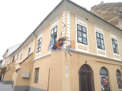 Casa istorica ultracentrala Centru istoric Brasov, 4 Camere 120 mp - Brasov