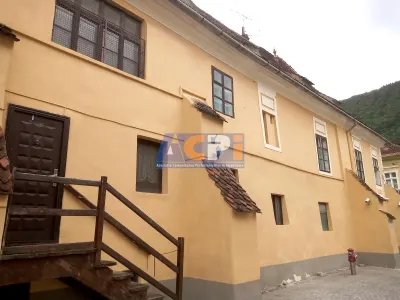 Casa istorica ultracentrala Centru istoric Brasov, 4 Camere 120 mp - foto 2