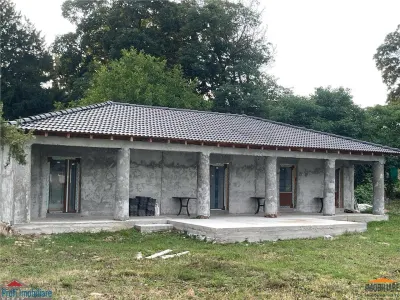 Casa in Paulis-Baratca la Parter cu deal in spate - Paulis