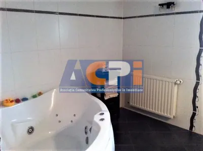 Vila deosebita cu piscina , 3000 mp teren - foto 14