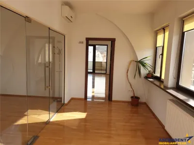 Cladire eleganta, pretabila: birouri, sediu firma, clinica ,etc  Central, Brasov - foto 4
