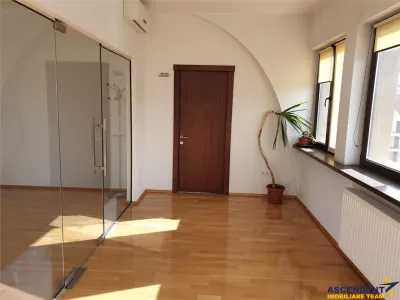 Cladire eleganta, pretabila: birouri, sediu firma, clinica ,etc  Central, Brasov - foto 6