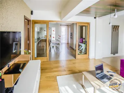Trei imobile speciale, deschidere variante destinatie, incadrata pe 1.100 mp teren, Brasov - Brasov