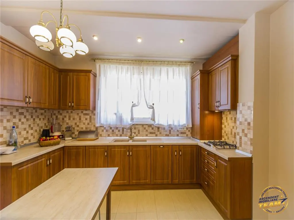 Trei imobile speciale, deschidere variante destinatie, incadrata pe 1.100 mp teren, Brasov - foto 14