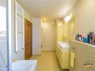 Trei imobile speciale, deschidere variante destinatie, incadrata pe 1.100 mp teren, Brasov - foto 18