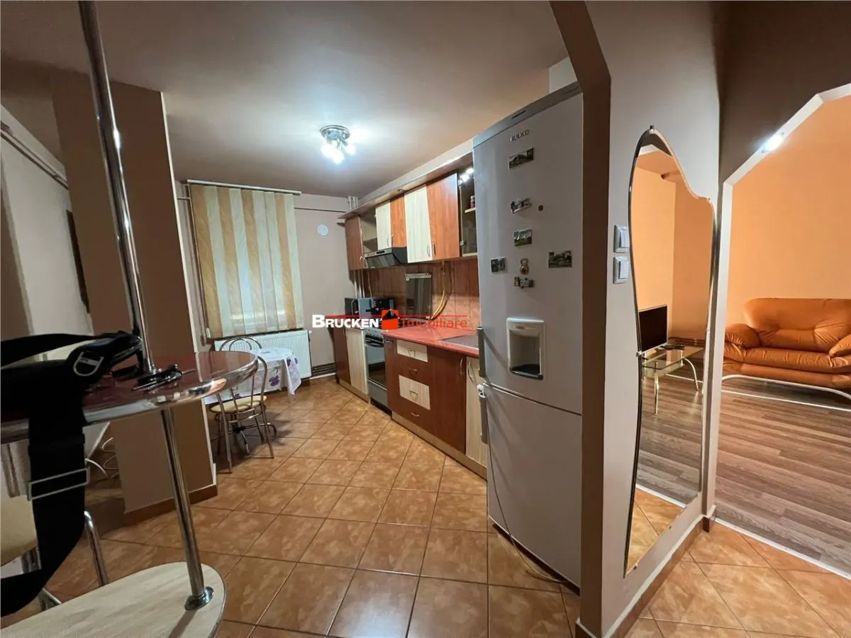 Apartament cu 3 camere de inchiriat - foto 9