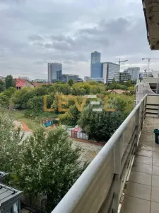 Apartament cu 3 camere de vanzare - foto 2