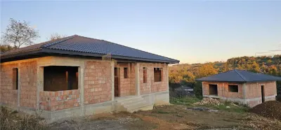 Case de vanzare la rosu, Ocolis - Ocolis