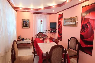 Gospodarie cu teren generos si constructii solide intr-o zona linistita - foto 5