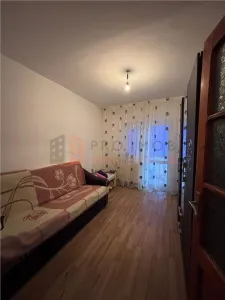 Apartament 3 camere cf 1 decomandat zona Micro 3 - Buzau