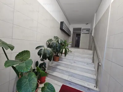 Vanzare apartament 3 camere superb | Calea Vacaresti | metrou Timpuri Noi | bloc 1986 reabilitat | stradal | 2 bai | renovat | amenajat | - foto 7
