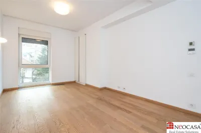 APARTAMENT SITUAT IN IMOBIL NOU, MODERN, IN APROPIEREA PIETEI CHARLES DE GAULLE - foto 4