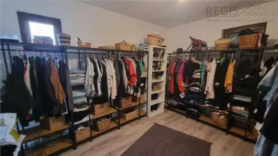 Casa de vanzare moderna cu costuri reduse, panouri solare si spatiu comercial inclus - foto 10