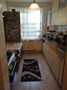 Apartament 3 camere etaj intermediar Tractorul - Brasov