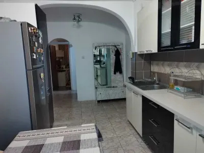 Apartament 4 camere decomandat Tractorul - foto 5