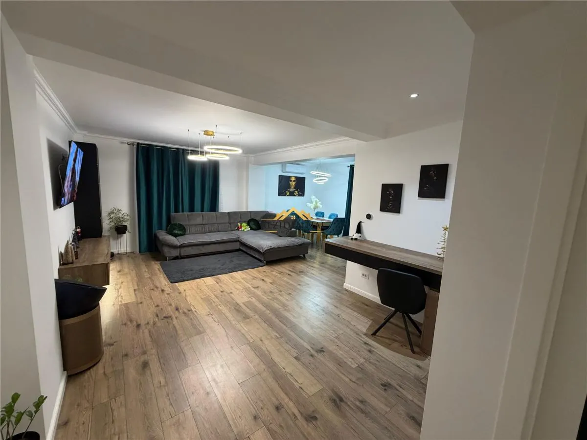 SUPER APARTAMENT CU 3 CAMERE - foto 1