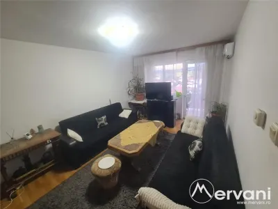 Apartament cu 3 camere de vanzare in Campina - Zona Cuza - Campina