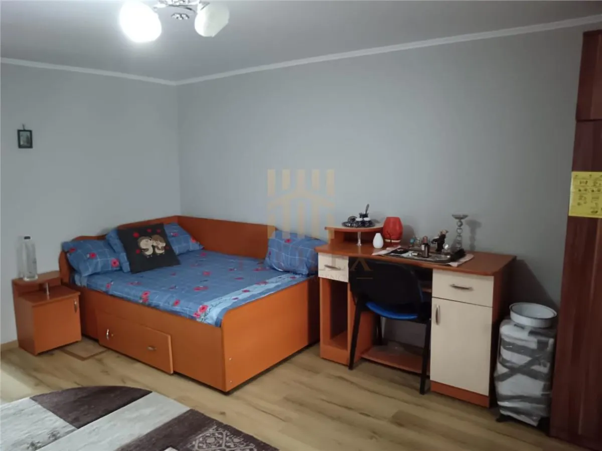 DE VANZARE CASA BCA IN BARLAD - foto 6