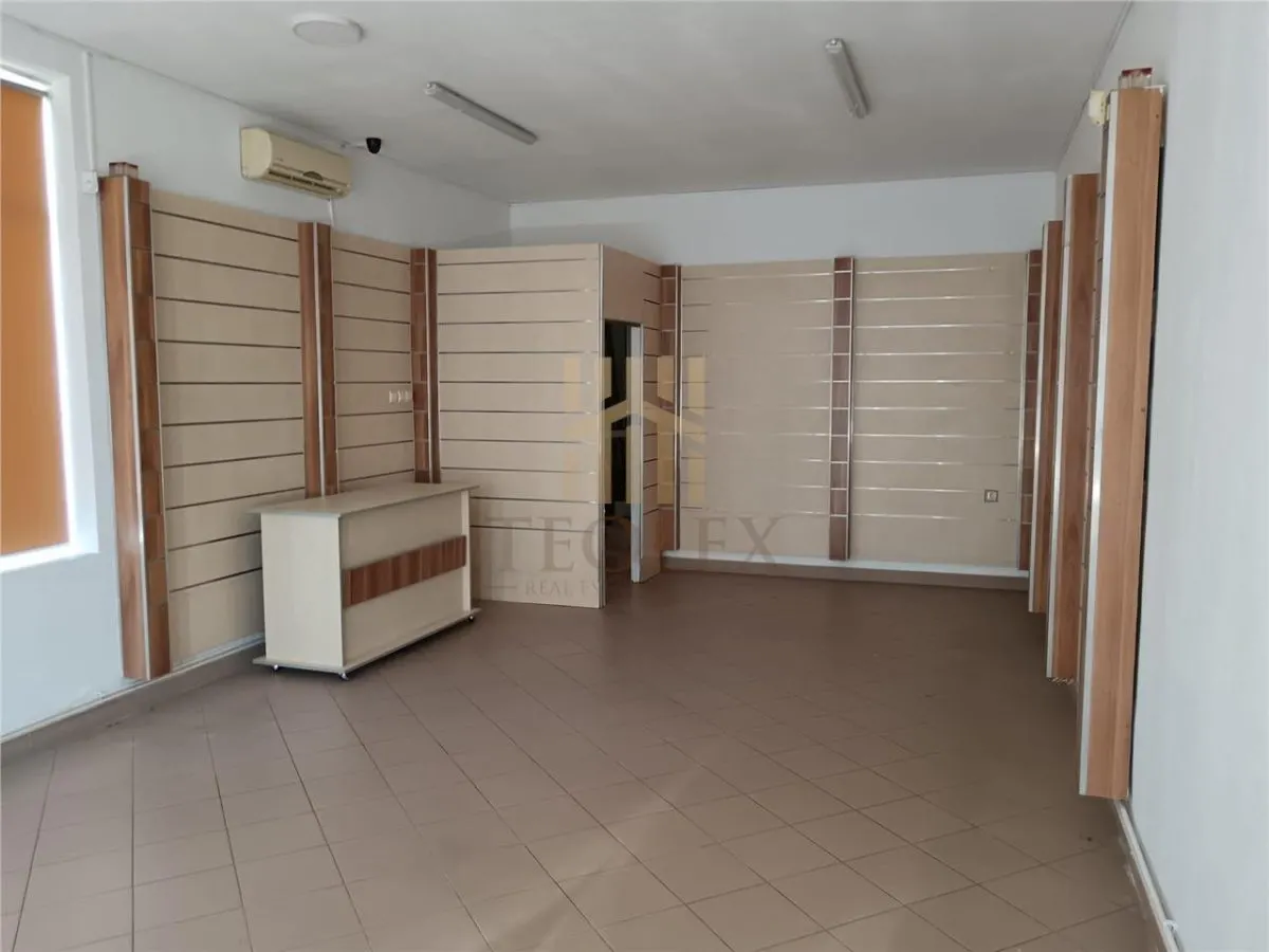 DE VANZARE SPATIU COMERCIAL BARLAD ZONA CENTRALA - foto 1