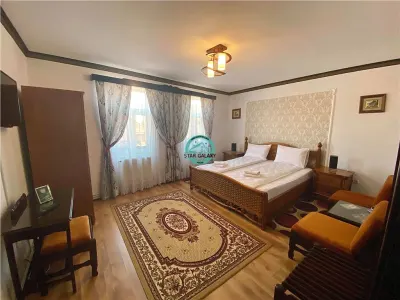 VAND PENSIUNE CU 7 CAMERE IN SIGHISOARA LA 800 MP DE CETATE - foto 6