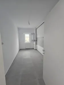 INTABULAT! MUTARE IMEDIATA! Apartament cu 2 camere decomandat Central - foto 6