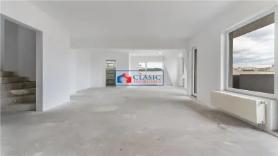 Vanzare apartament 4 camere tip penthouse bloc nou in zona Centrala cu parcare - foto 2