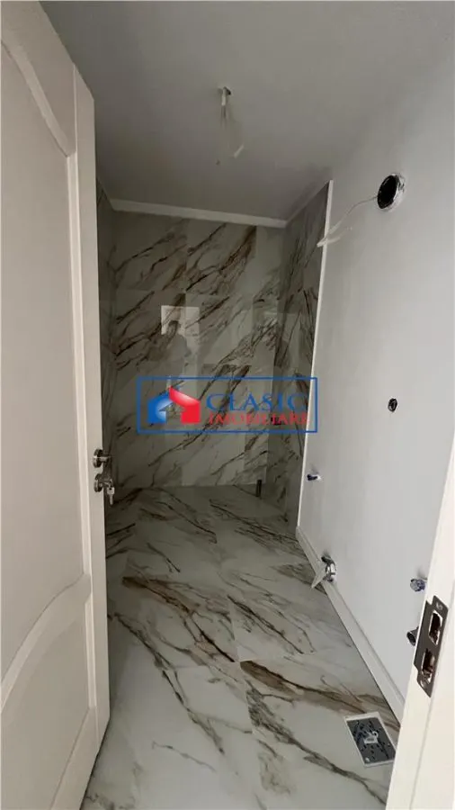 Vanzare apartament 3 camere bloc nou in Dambul Rotund- zona Mega Image - foto 3