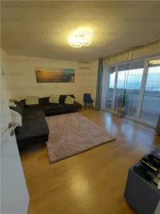 Apartament cu 3 camere, decomandat - zona Tractorul - Brasov